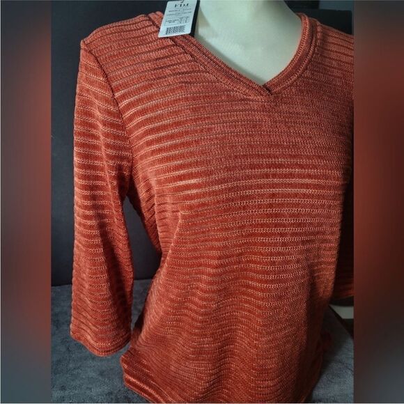 New FDJ Women's V-Neck Spice Knit Sweater size Medium - Picture 3 of 8